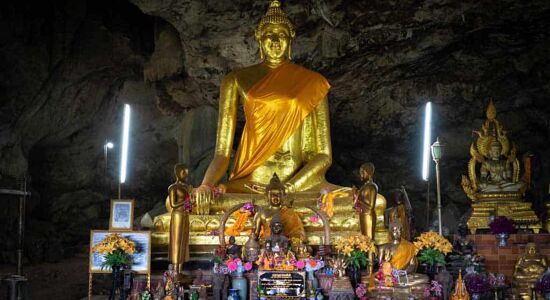 Kanchanaburi Tham Krasae Buddh